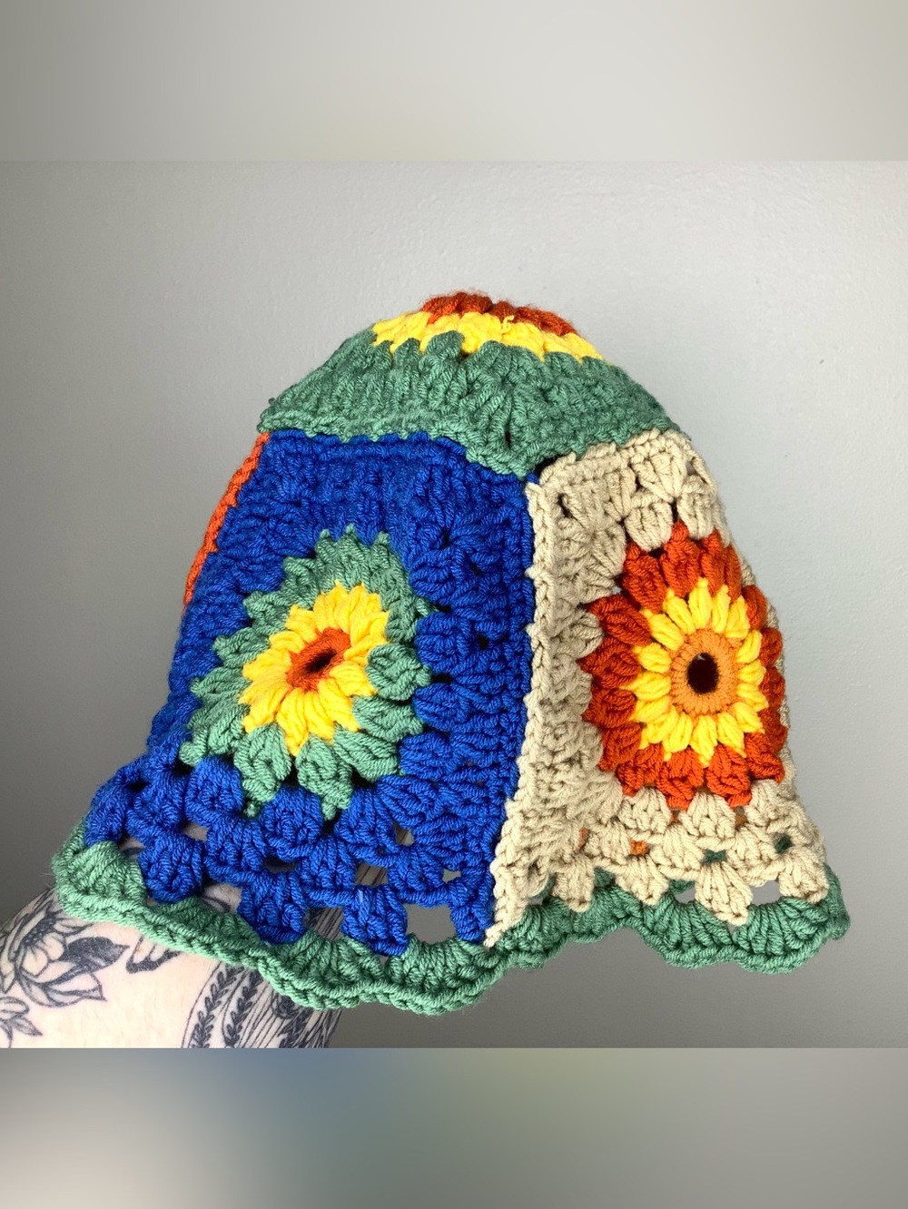 < Handmade Granny Square Crochet Knit Bucket Hat >